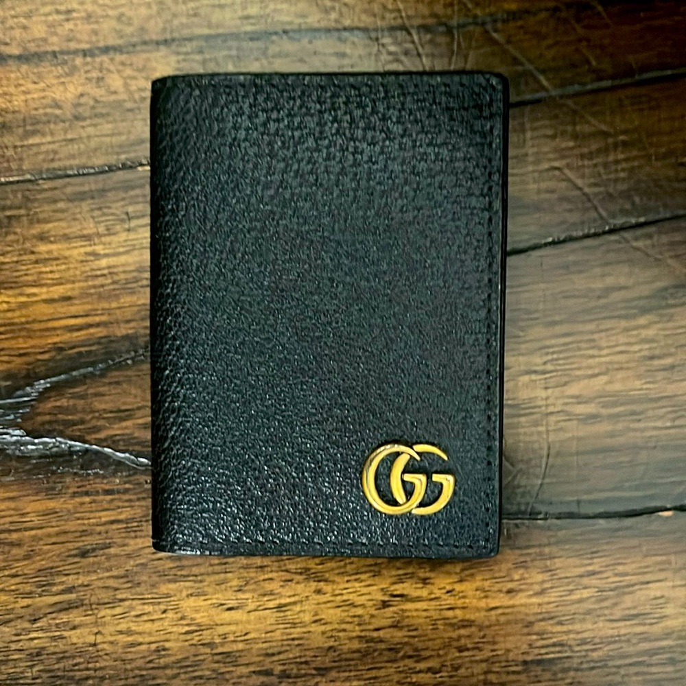Men’s Gucci wallet